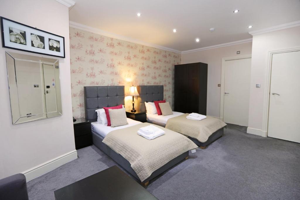 Palmerston Suites room 5
